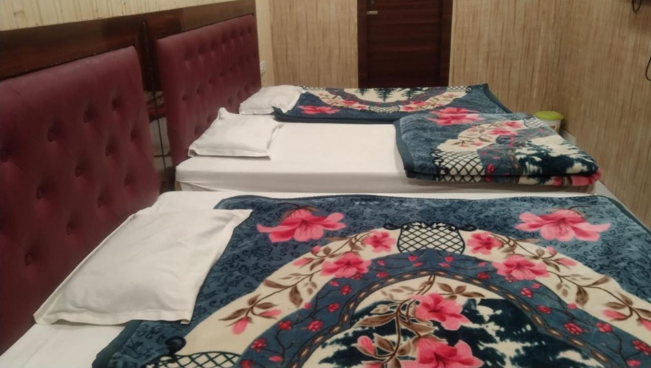 Hotel Host Near Taj آغْرا المظهر الخارجي الصورة